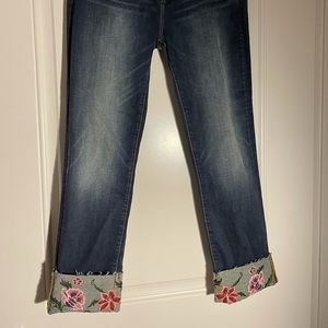 Adorable NWOT embroidered-cuff Driftwood jeans